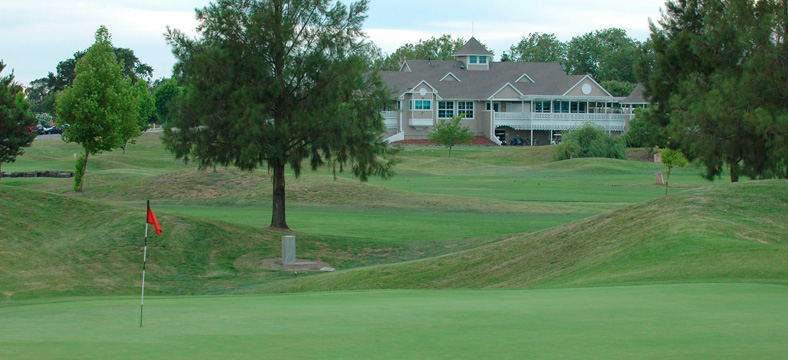 Bartley Cavanaugh clubhouse and 18th green